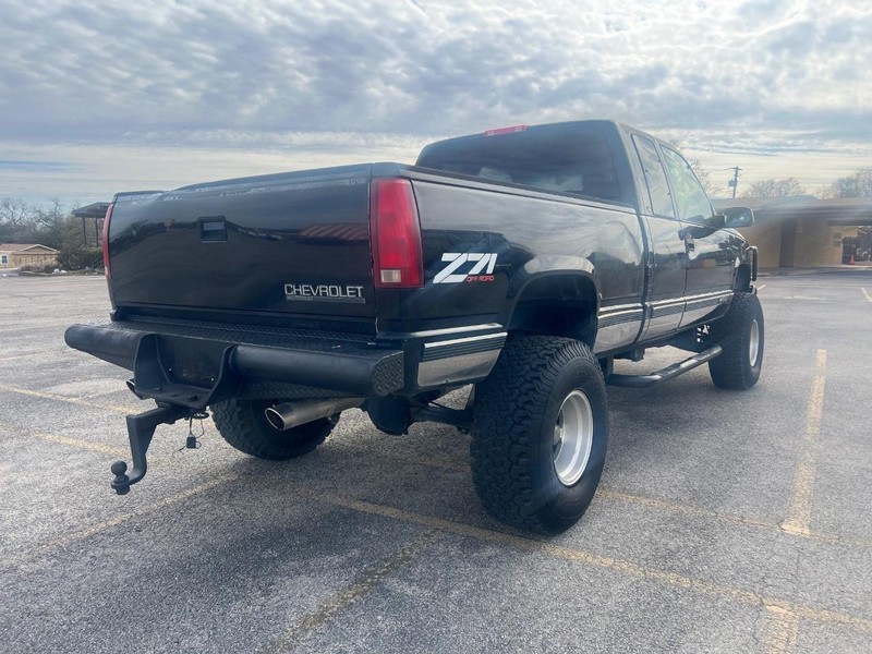 Chevrolet C/K 1500 Vehicle Full-screen Gallery Image 6
