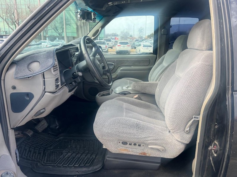 Chevrolet C/K 1500 Vehicle Full-screen Gallery Image 8