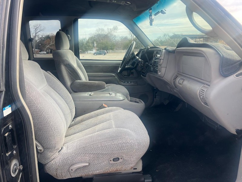 Chevrolet C/K 1500 Vehicle Full-screen Gallery Image 9