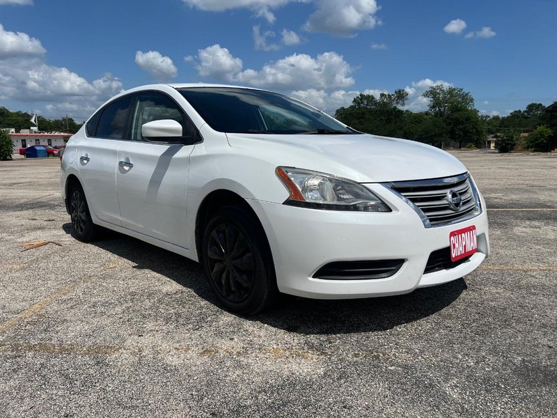Nissan Sentra Vehicle Full-screen Gallery Image 4