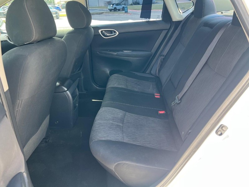 Nissan Sentra Vehicle Full-screen Gallery Image 9