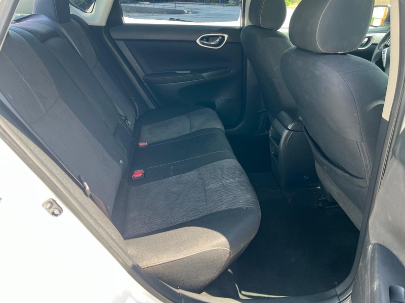 Nissan Sentra Vehicle Full-screen Gallery Image 11