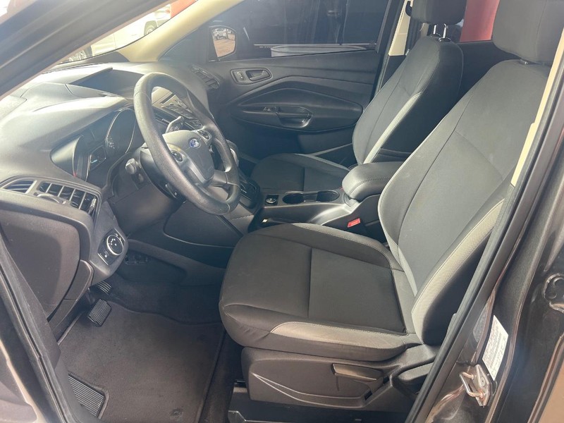 Ford Escape Vehicle Full-screen Gallery Image 08
