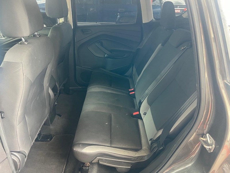 Ford Escape Vehicle Full-screen Gallery Image 09