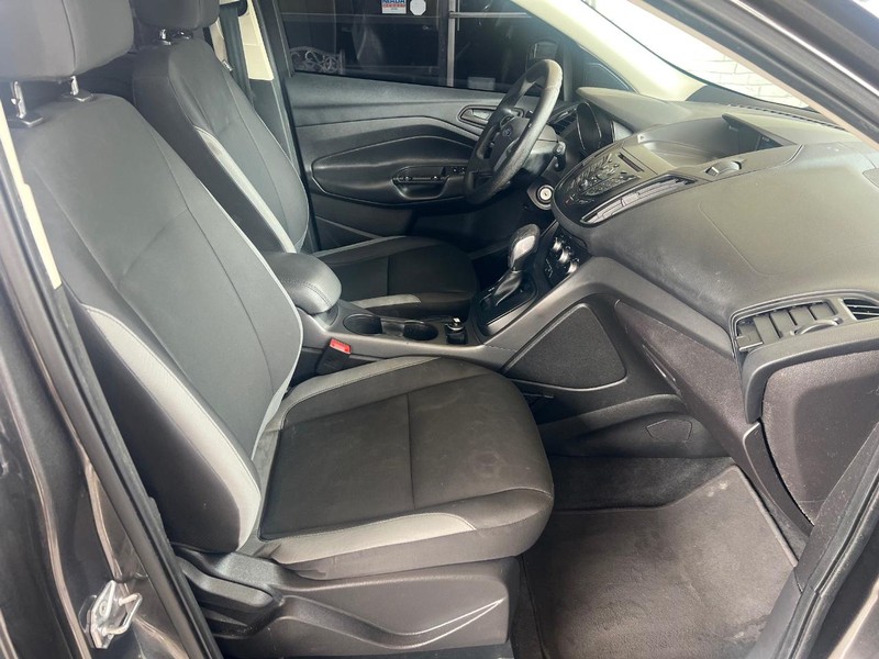 Ford Escape Vehicle Full-screen Gallery Image 10