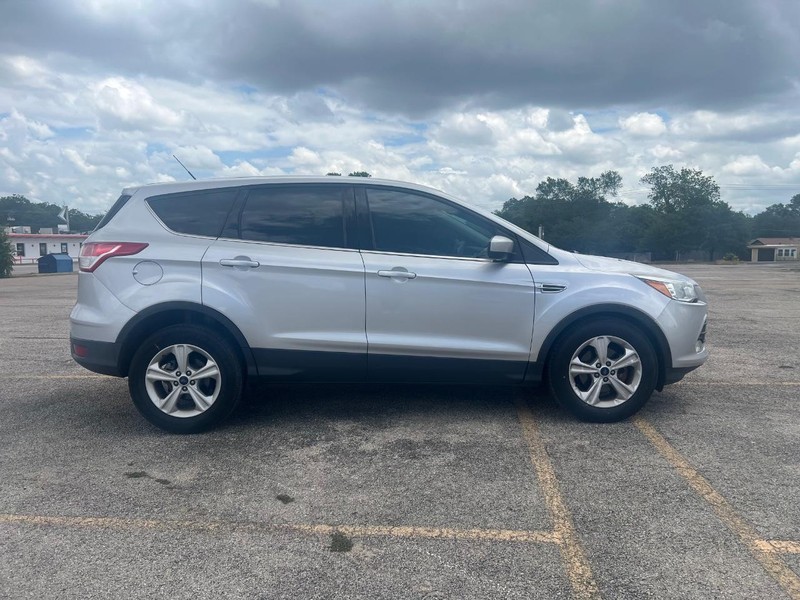 Ford Escape Vehicle Full-screen Gallery Image 05