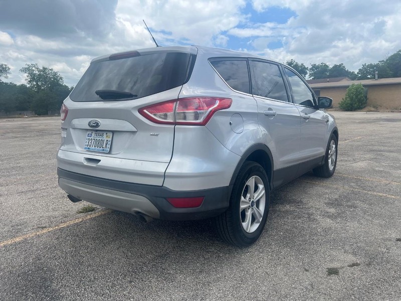 Ford Escape Vehicle Full-screen Gallery Image 06
