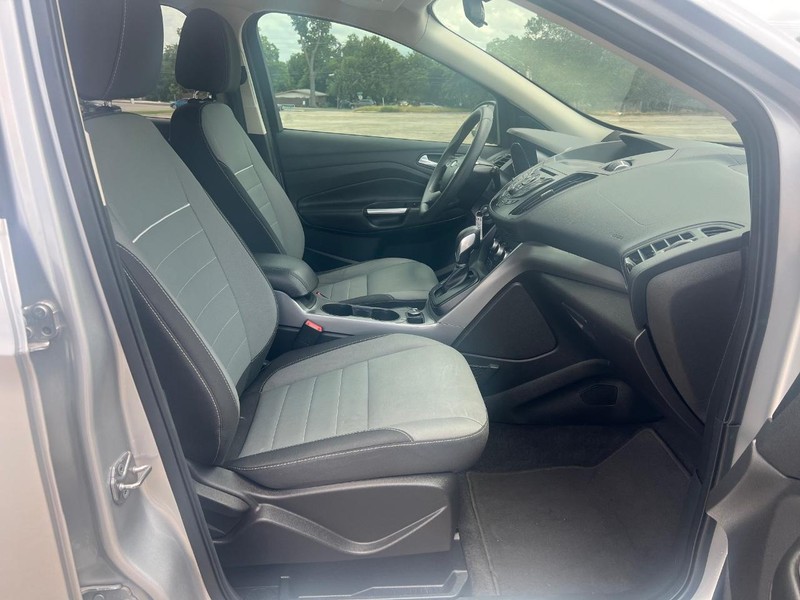 Ford Escape Vehicle Full-screen Gallery Image 10