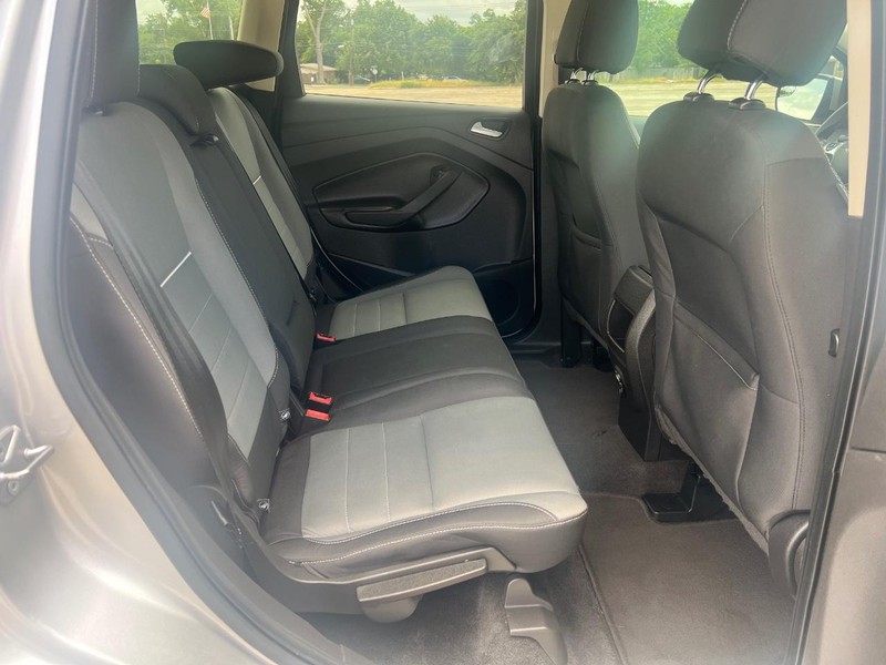 Ford Escape Vehicle Full-screen Gallery Image 11
