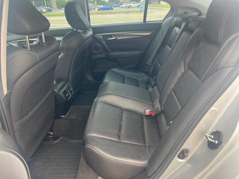 Acura TL Vehicle Full-screen Gallery Image 9