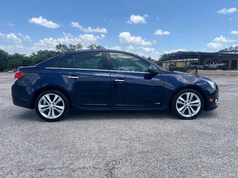 Chevrolet Cruze Vehicle Full-screen Gallery Image 05