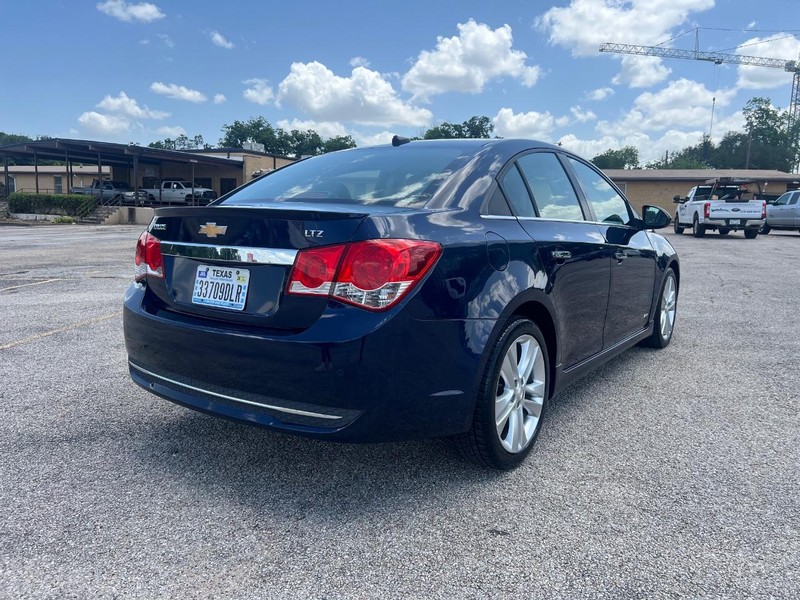 Chevrolet Cruze Vehicle Full-screen Gallery Image 06