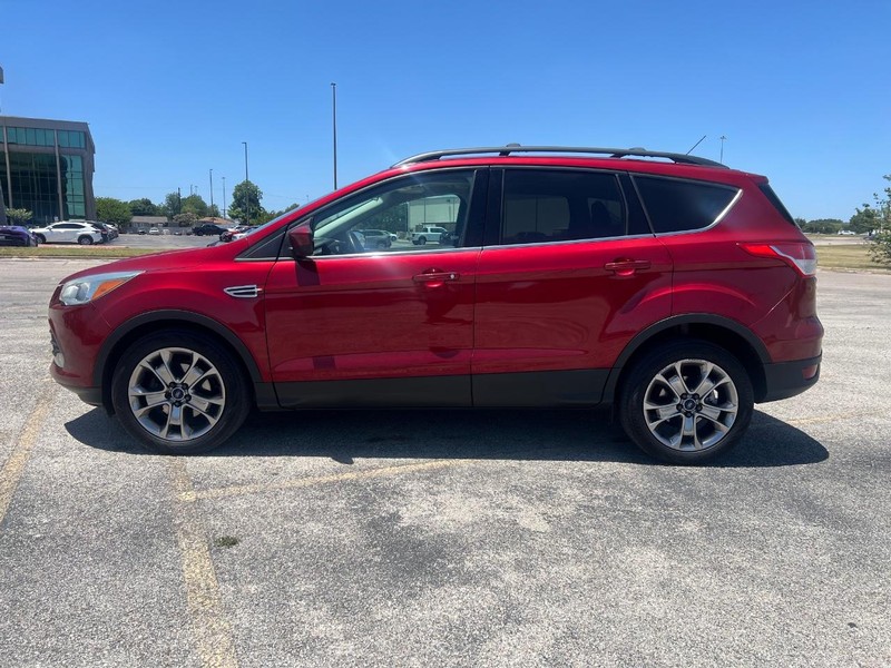Ford Escape Vehicle Full-screen Gallery Image 2