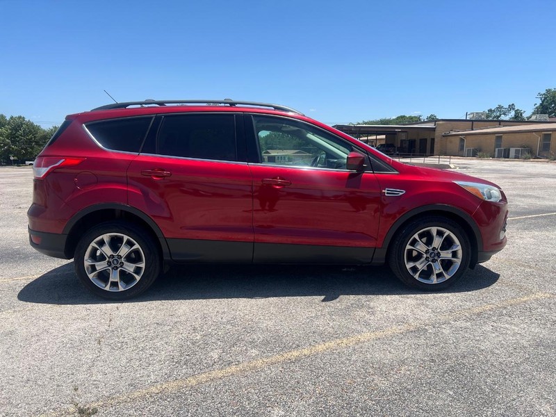 Ford Escape Vehicle Full-screen Gallery Image 5