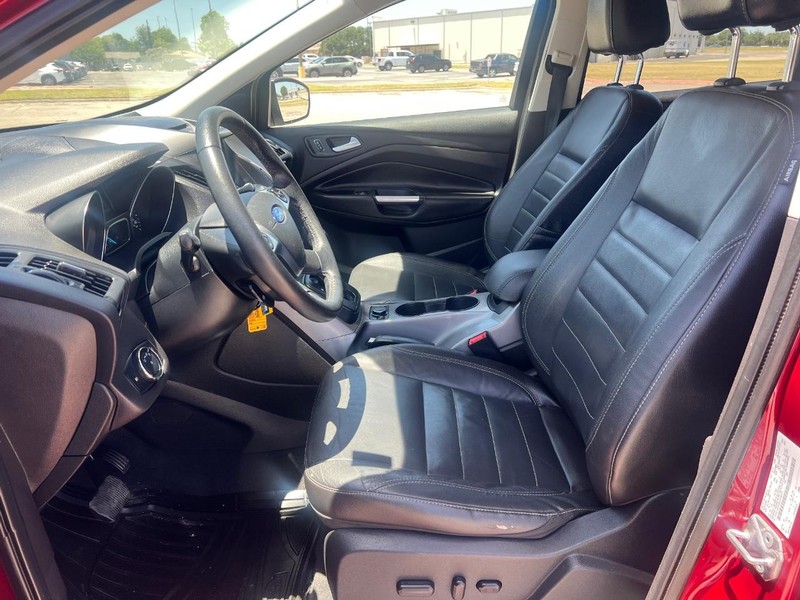 Ford Escape Vehicle Full-screen Gallery Image 8