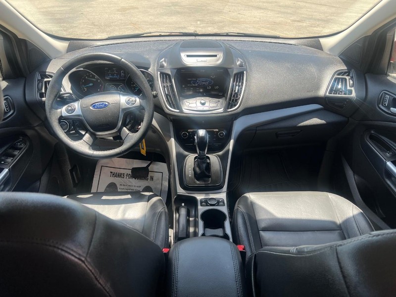 Ford Escape Vehicle Full-screen Gallery Image 12