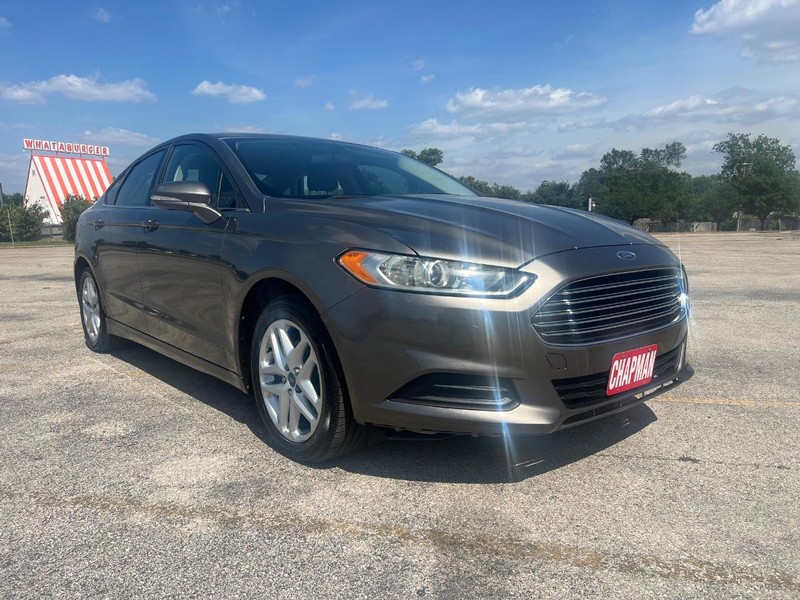 Ford Fusion Vehicle Full-screen Gallery Image 04