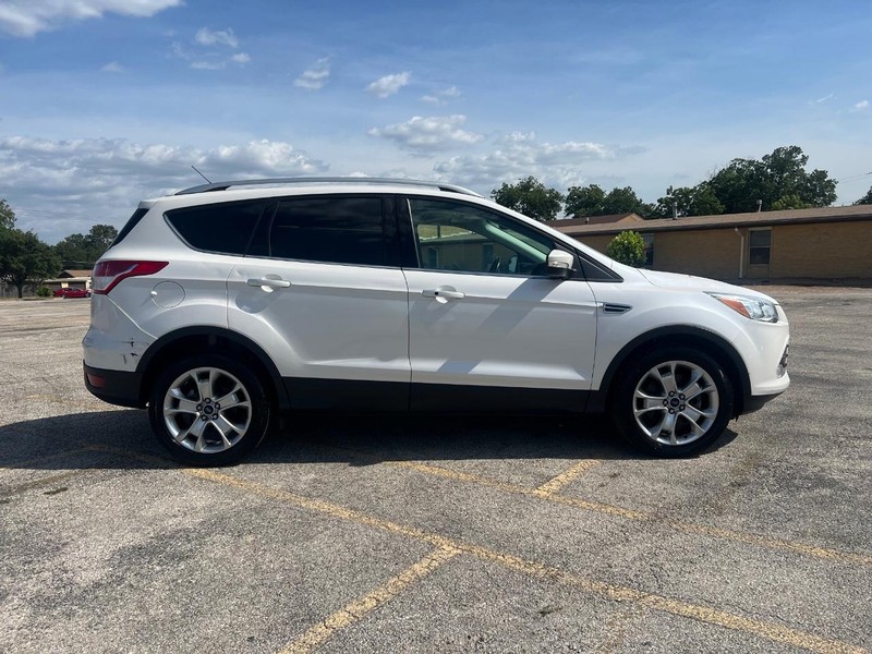 Ford Escape Vehicle Full-screen Gallery Image 5