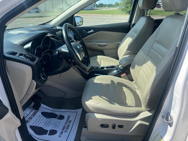 Ford Escape Vehicle Full-screen Gallery Image 8