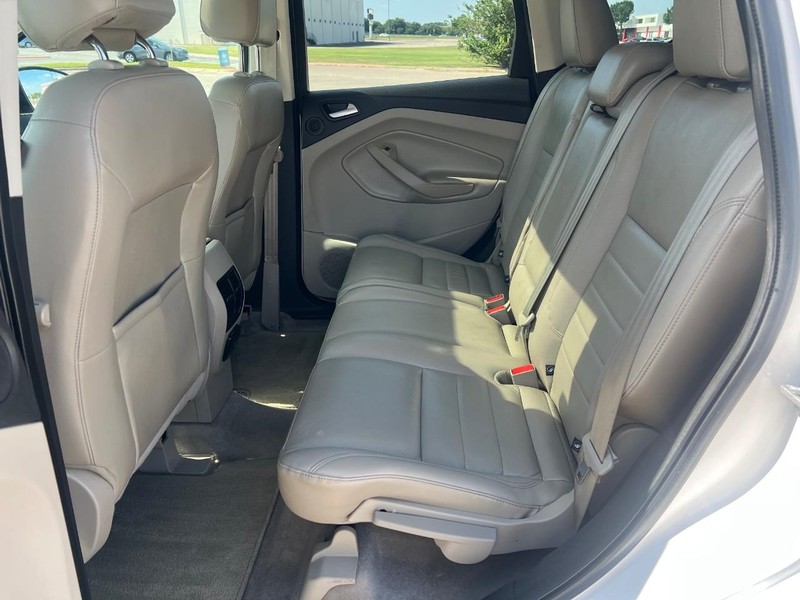 Ford Escape Vehicle Full-screen Gallery Image 9