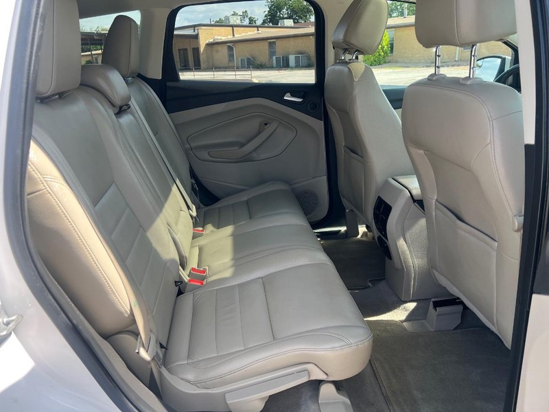 Ford Escape Vehicle Full-screen Gallery Image 11