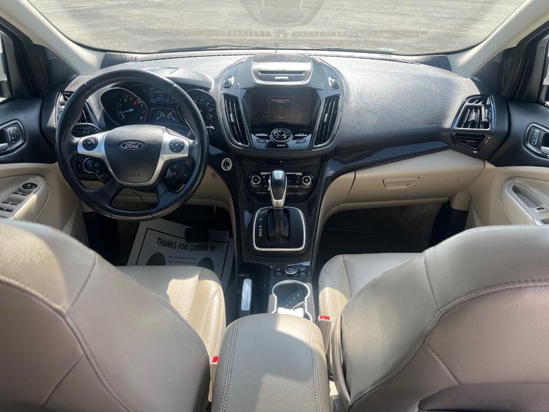 Ford Escape Vehicle Full-screen Gallery Image 12