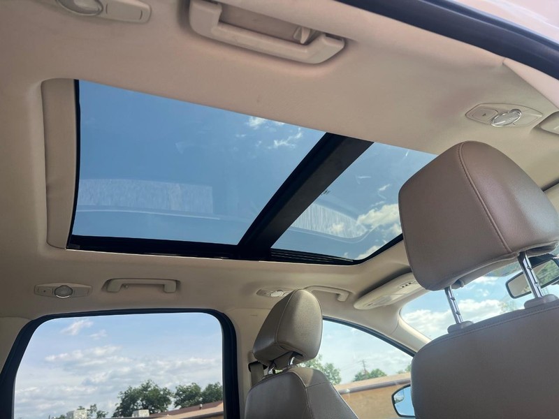 Ford Escape Vehicle Full-screen Gallery Image 13