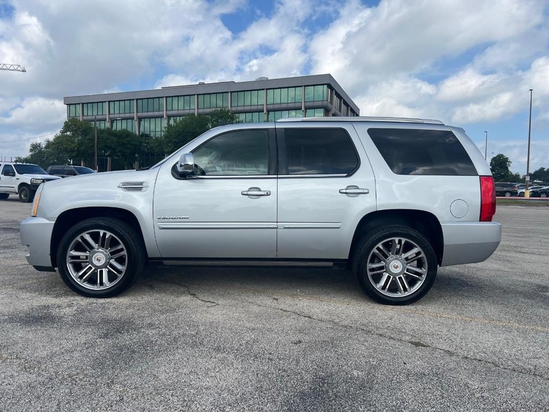 Cadillac Escalade Vehicle Full-screen Gallery Image 2
