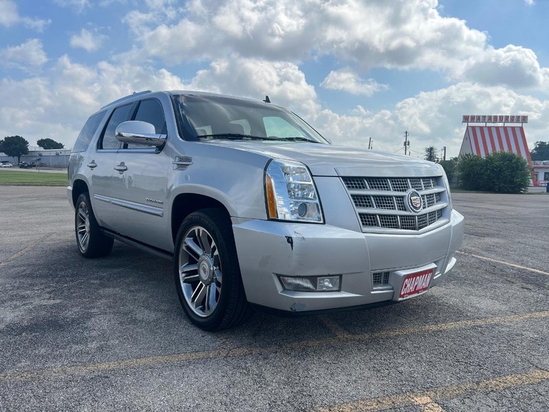 Cadillac Escalade Vehicle Full-screen Gallery Image 4
