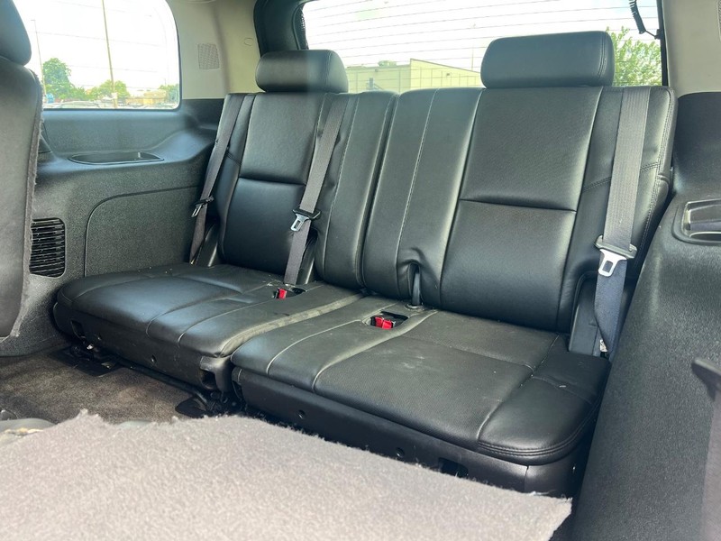 Cadillac Escalade Vehicle Full-screen Gallery Image 10