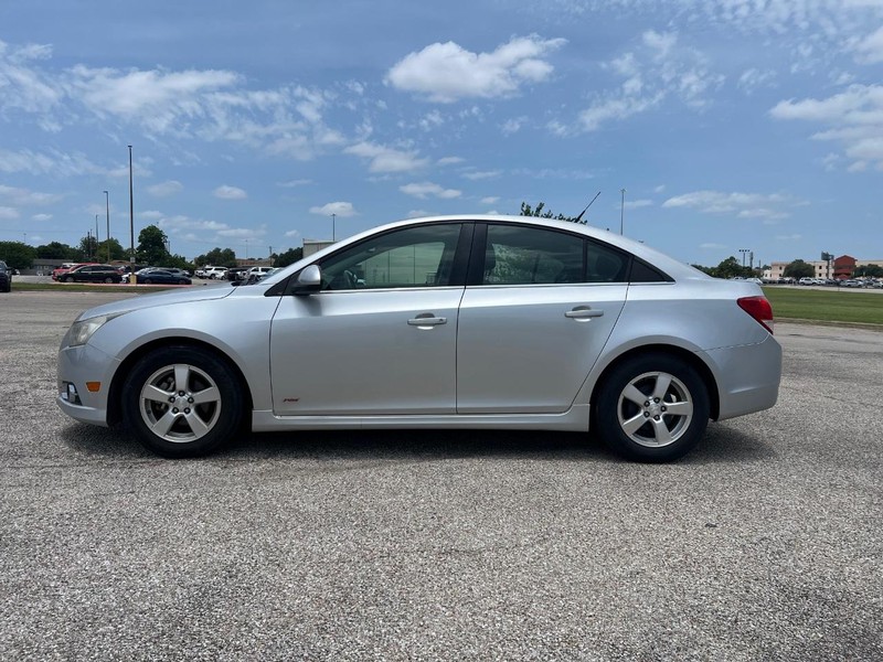 Chevrolet Cruze Vehicle Full-screen Gallery Image 2