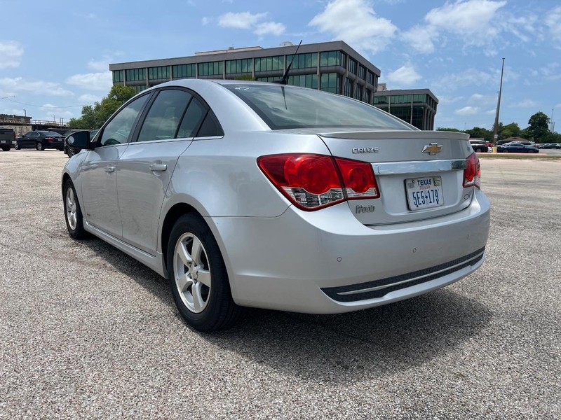 Chevrolet Cruze Vehicle Full-screen Gallery Image 7