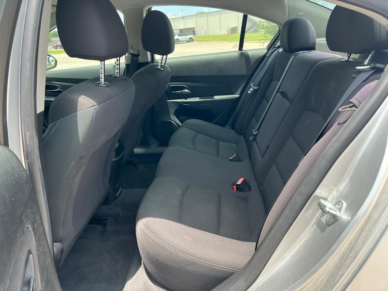Chevrolet Cruze Vehicle Full-screen Gallery Image 9