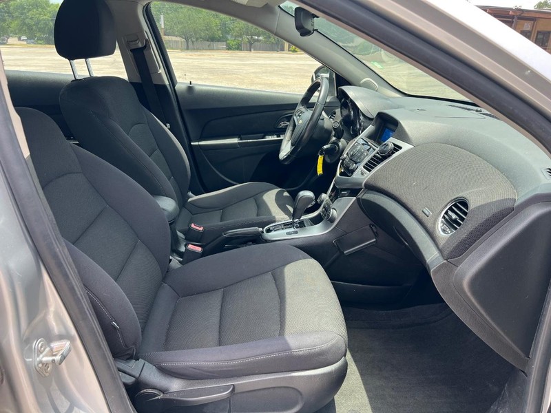 Chevrolet Cruze Vehicle Full-screen Gallery Image 10