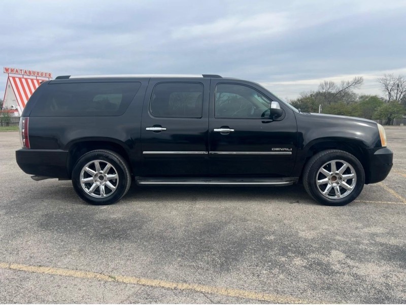 GMC Yukon XL Vehicle Full-screen Gallery Image 05
