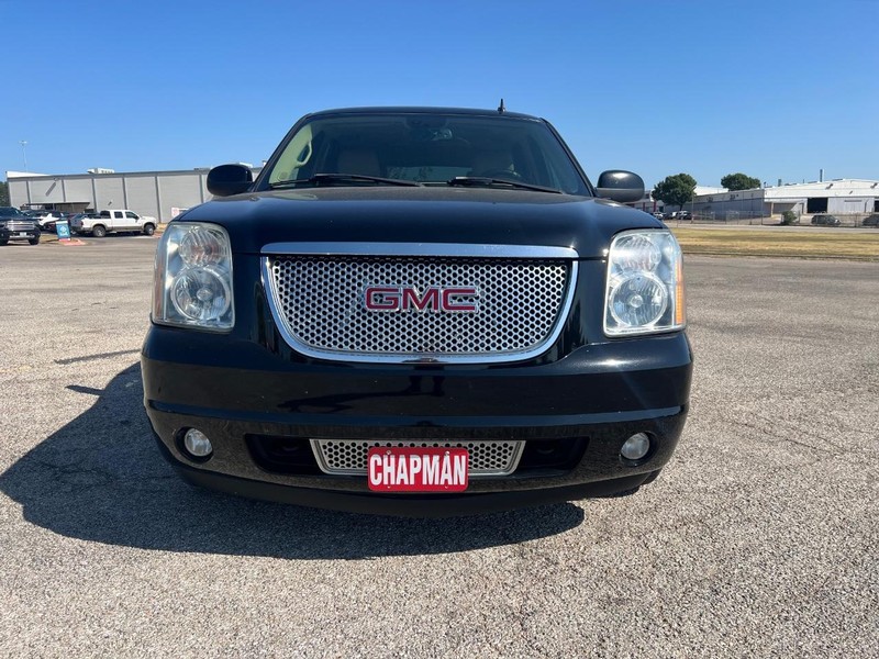 GMC Yukon Denali Vehicle Full-screen Gallery Image 3