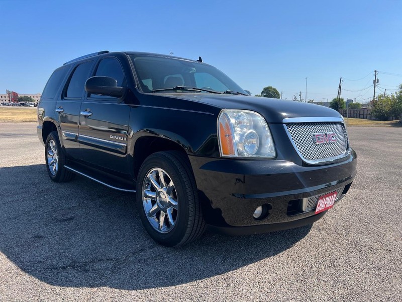 GMC Yukon Denali Vehicle Full-screen Gallery Image 4