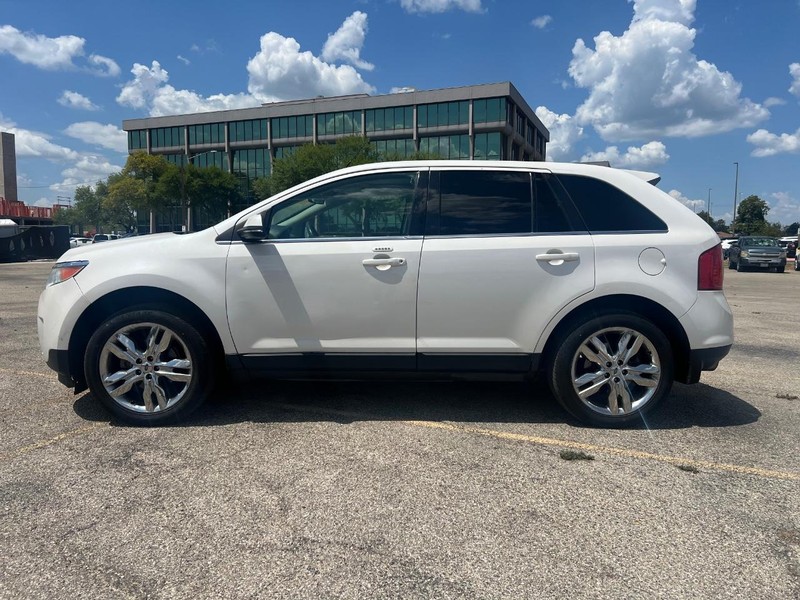 Ford Edge Vehicle Full-screen Gallery Image 2