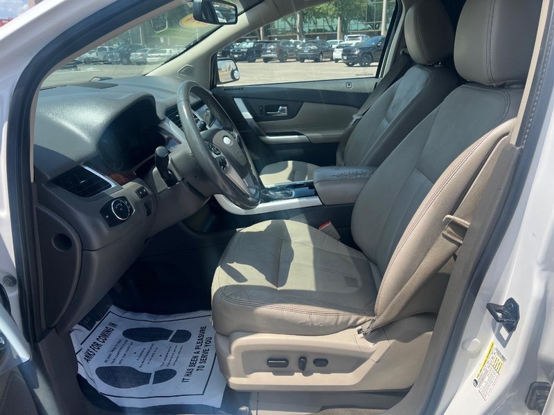 Ford Edge Vehicle Full-screen Gallery Image 8