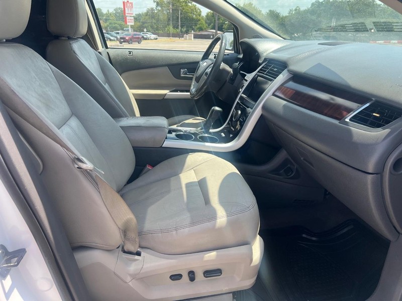 Ford Edge Vehicle Full-screen Gallery Image 10