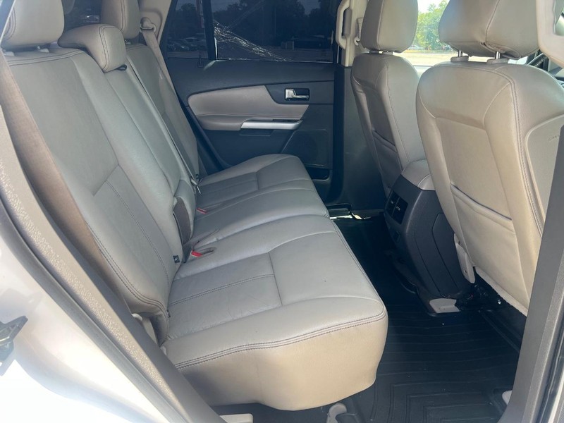 Ford Edge Vehicle Full-screen Gallery Image 11
