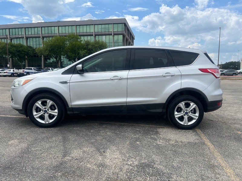 Ford Escape Vehicle Full-screen Gallery Image 2