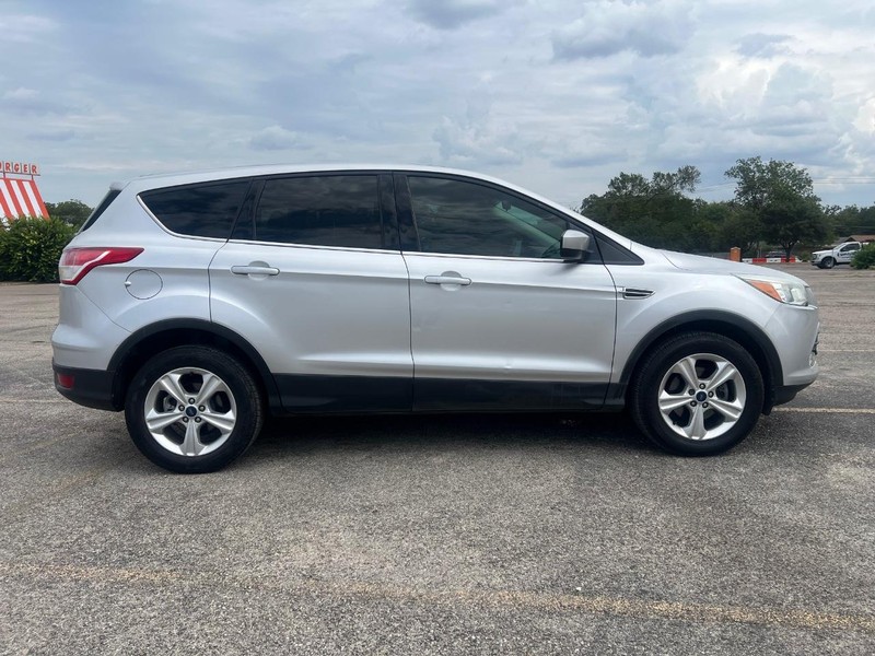 Ford Escape Vehicle Full-screen Gallery Image 5