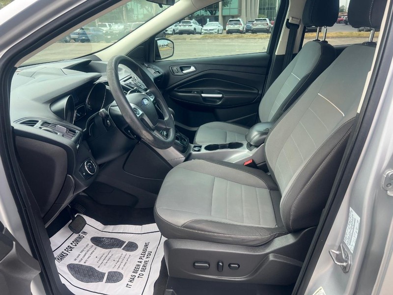 Ford Escape Vehicle Full-screen Gallery Image 8