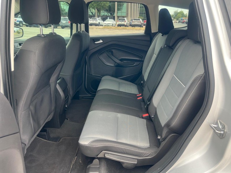 Ford Escape Vehicle Full-screen Gallery Image 9