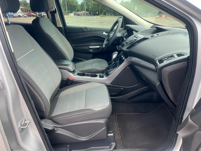 Ford Escape Vehicle Full-screen Gallery Image 10