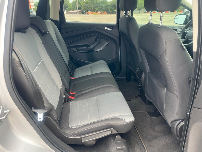 Ford Escape Vehicle Full-screen Gallery Image 11