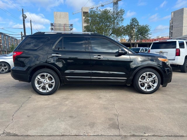 Ford Explorer Vehicle Full-screen Gallery Image 05