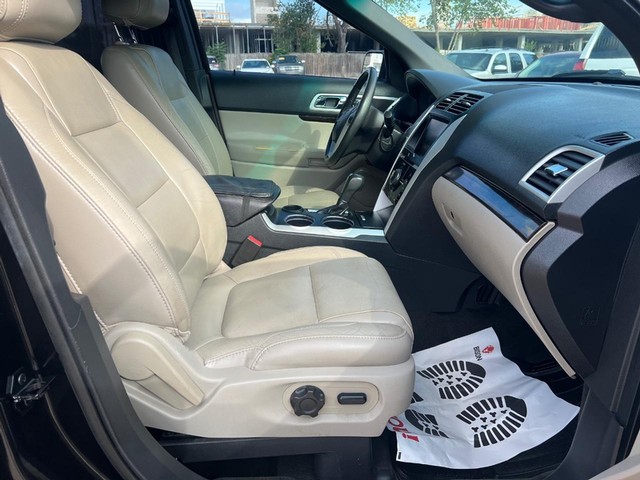 Ford Explorer Vehicle Full-screen Gallery Image 11