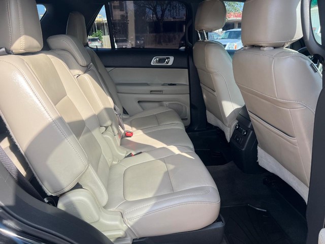Ford Explorer Vehicle Full-screen Gallery Image 12